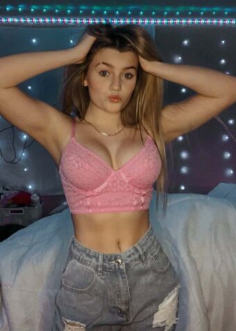 Adele Cash Foto Desnuda Filtrada OnlyFans 13