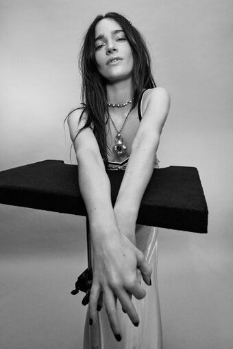 Aisling Franciosi Foto Desnuda Filtrada OnlyFans 24