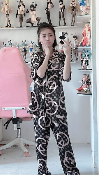 Akari_Cos