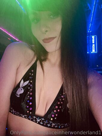 aliceinherwonderland1