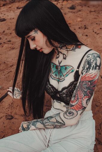 Alina Benson/Alinabnsn