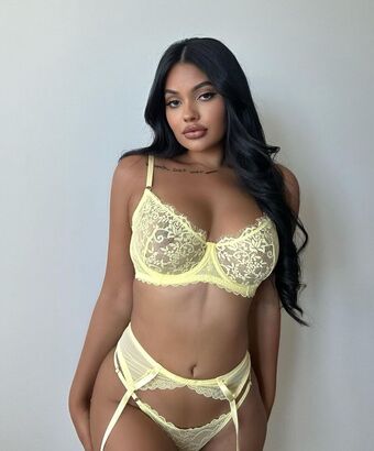 Ari Kumar Foto Desnuda Filtrada OnlyFans 13