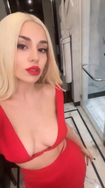 Ava Max