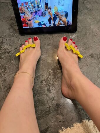 bellas_paws
