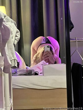 Blondelashes19