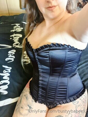 bustyybabee92