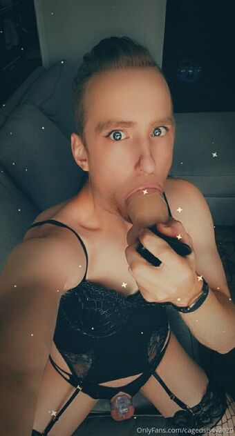 cagedsissy2020 Foto Desnuda Filtrada OnlyFans 13