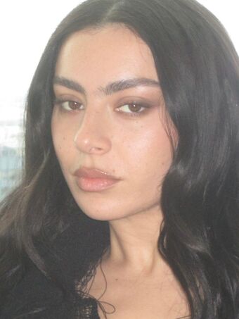 Charli-xcx Foto Desnuda Filtrada OnlyFans 1142