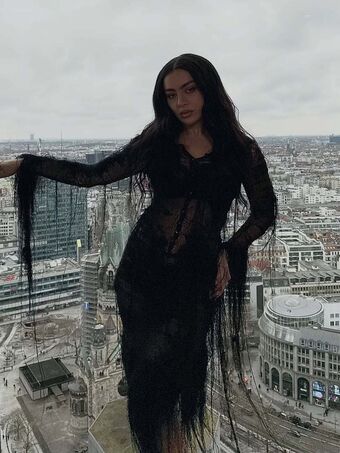 Charli-xcx Foto Desnuda Filtrada OnlyFans 1143