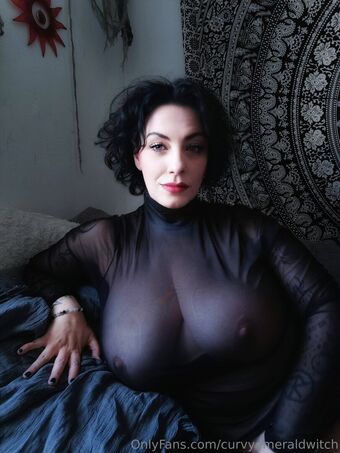 curvyemeraldwitch
