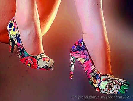 curvyredhead2023