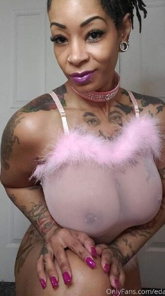 Edaqueenbee Foto Desnuda Filtrada OnlyFans 1