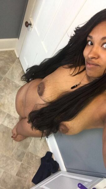 Elaynah Foto Desnuda Filtrada OnlyFans 13