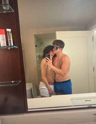 evanjakeof Foto Desnuda Filtrada OnlyFans 4