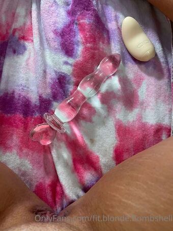 fit.blonde.bombshell