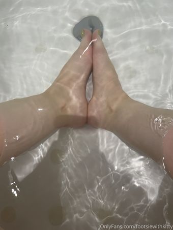 footsiewithkitty