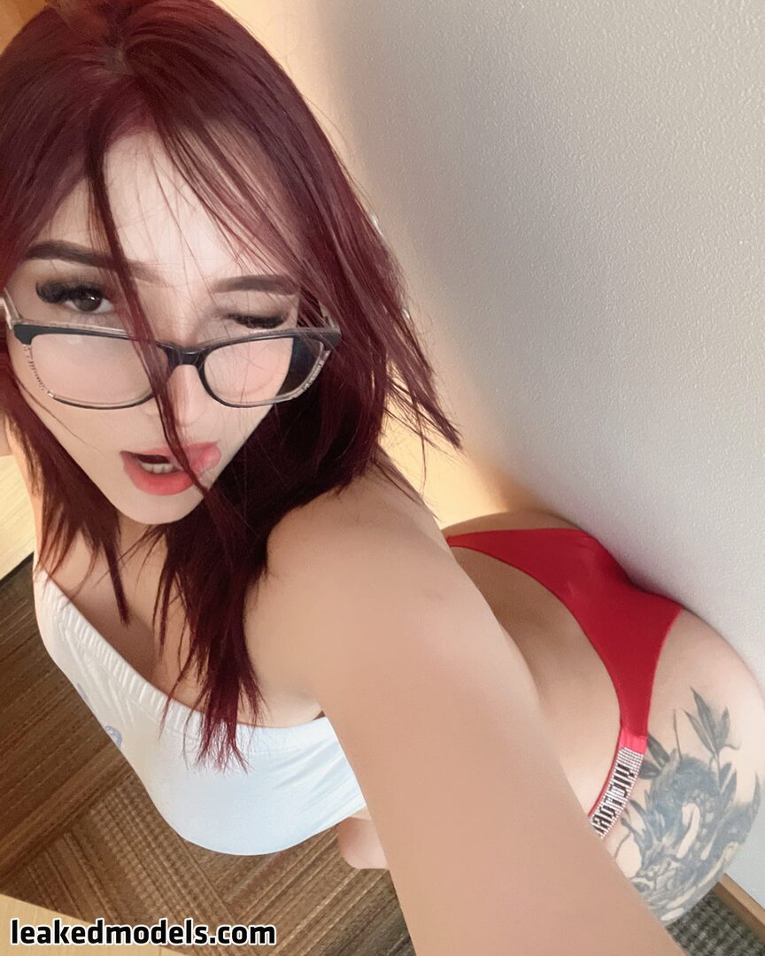 Francia Marquina seductive glare