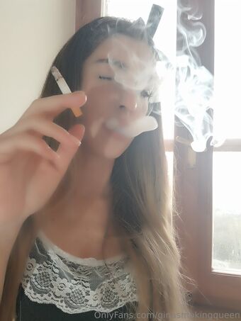 ginasmokingqueen Foto Desnuda Filtrada OnlyFans 22