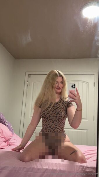 izzyynicolee Foto Desnuda Filtrada OnlyFans 17
