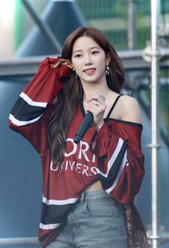 Kazuha Nakamura 中村 一葉