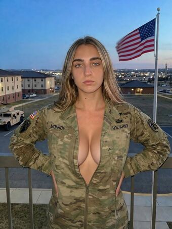 laramonroe18 Foto Desnuda Filtrada OnlyFans 22