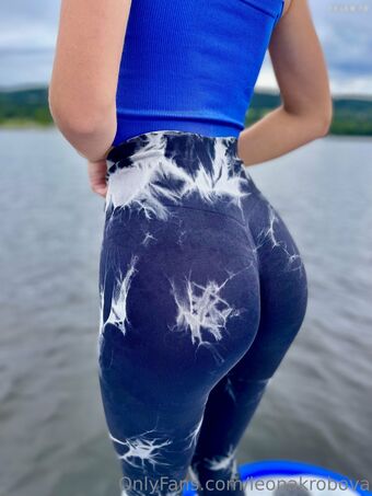 Leonakrobova, Leosweet