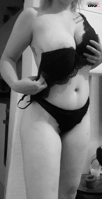 Lucy Cox Foto Desnuda Filtrada OnlyFans 17