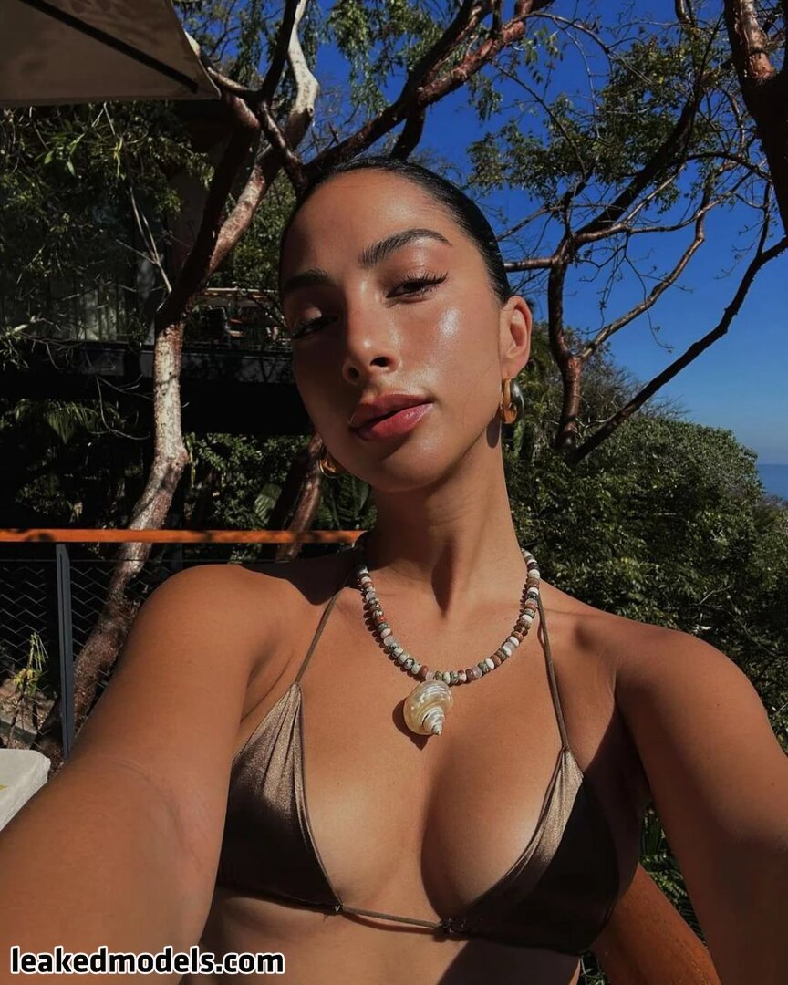 Maria Chacón intimate moment captured