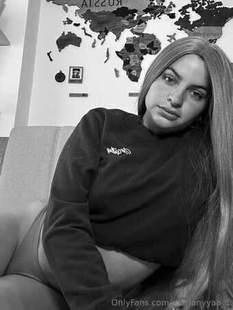 Marianyyaa / Marian y YA! / Marian Corrales