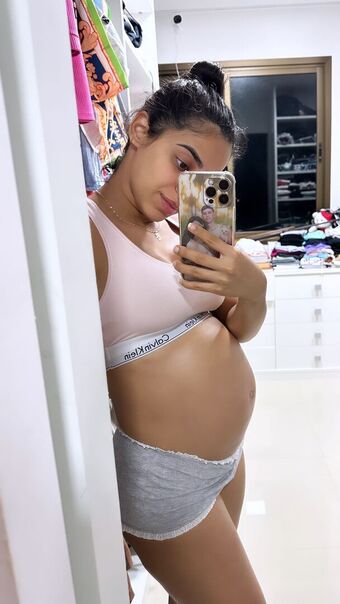 Mariely E Mirella Santos