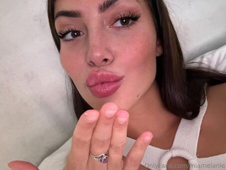 MiaMelanie
