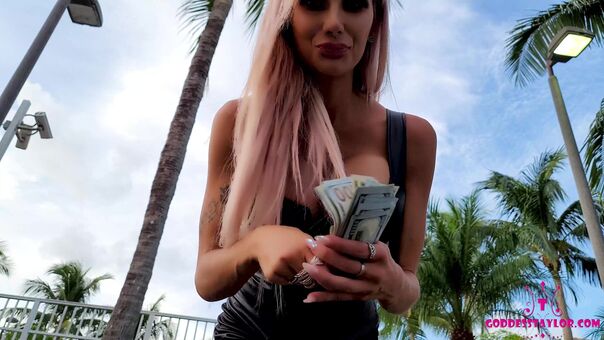 Mistress Taylor Knight