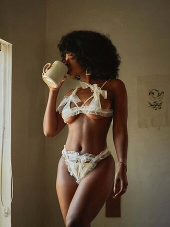 Mona Andre
