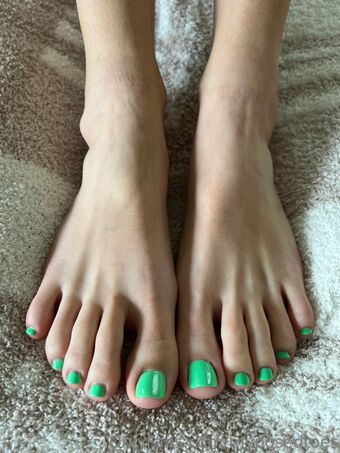 myposedtoes