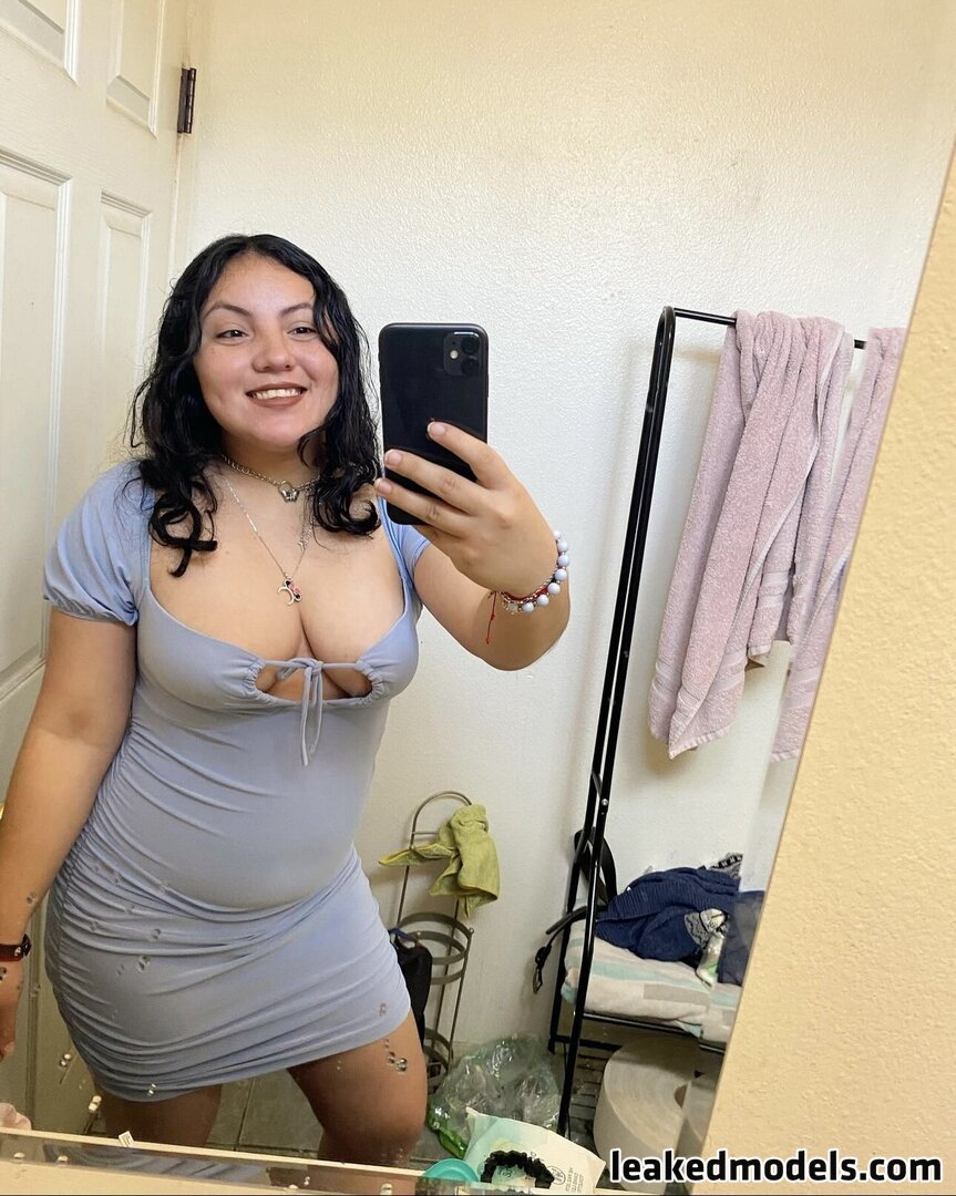 Seductive Nayeli gaze