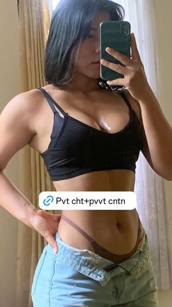 Ni Made Rusmi Foto Desnuda Filtrada OnlyFans 1