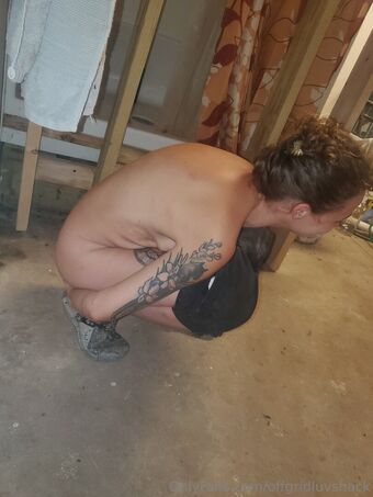 offgridluvshack Foto Desnuda Filtrada OnlyFans 11