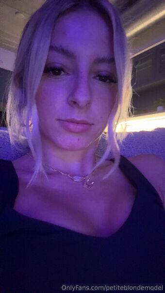 petiteblondemodel