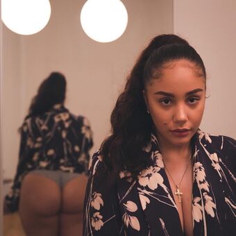 Scarlet.Cas Foto Desnuda Filtrada OnlyFans 4