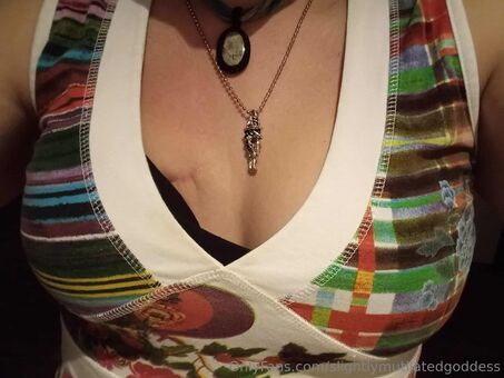 slightlymutilatedgoddess Foto Desnuda Filtrada OnlyFans 11