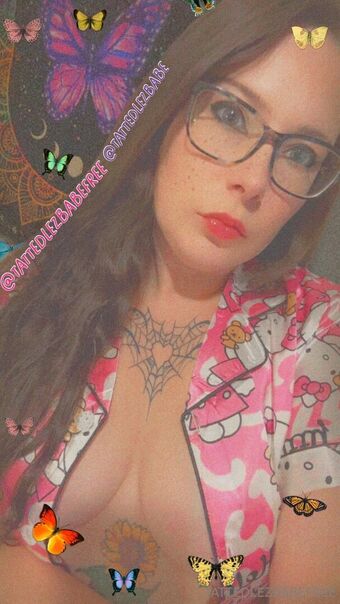 tattedlezbabefree