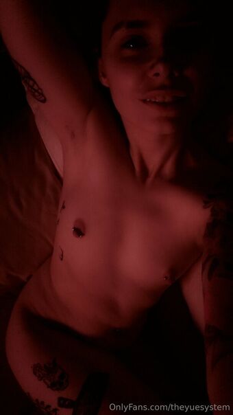 theyuesystem Foto Desnuda Filtrada OnlyFans 10