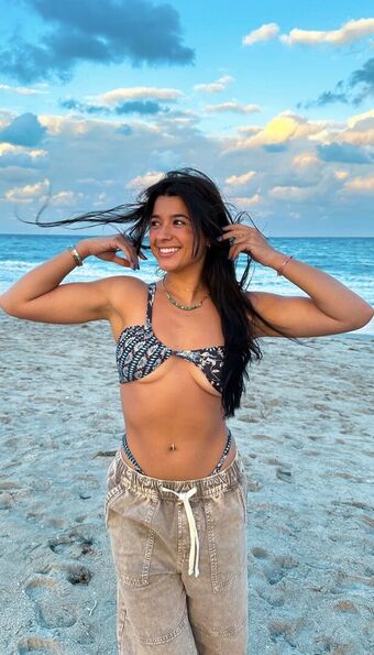 throwsumchlo Foto Desnuda Filtrada OnlyFans 1