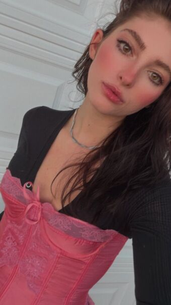 Willow Shields Foto Desnuda Filtrada OnlyFans 219