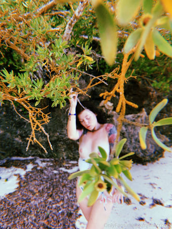 xmishacrossx