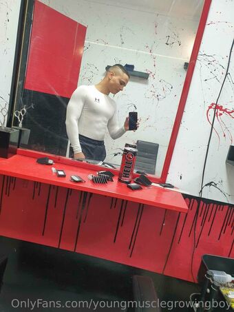 youngmusclegrowingboy