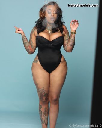 Pretty tatted slut