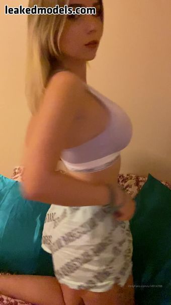 Mackenzie Aka Titsmackenzie